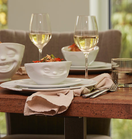 Premium porcelain bowl in white from the porcelain product family of fun dishware by FIFTYEIGHT Products. Offers 11 oz capacity perfect for serving ice cream to tapas, nuts and hearty dips. Dishwasher and microwave safe bowl featuring a sculpted ‘grinning’ facial expression. Shipped in exclusively designed gift box.