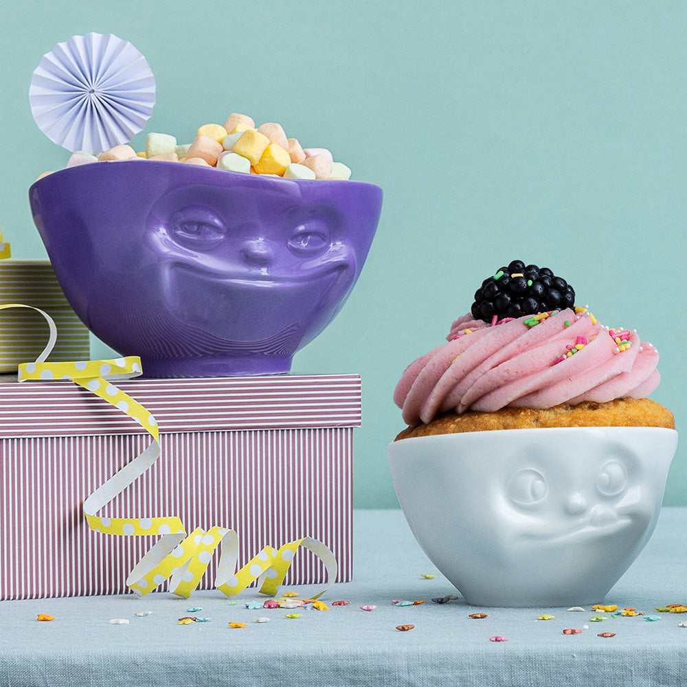 Premium porcelain bowl in purple from the porcelain product family of fun dishware by FIFTYEIGHT Products. Offers 16 oz capacity perfect for serving cereal, soup, snacks and much more. Dishwasher and microwave safe bowl featuring a sculpted ‘grinning’ facial expression. Shipped in exclusively designed gift box.