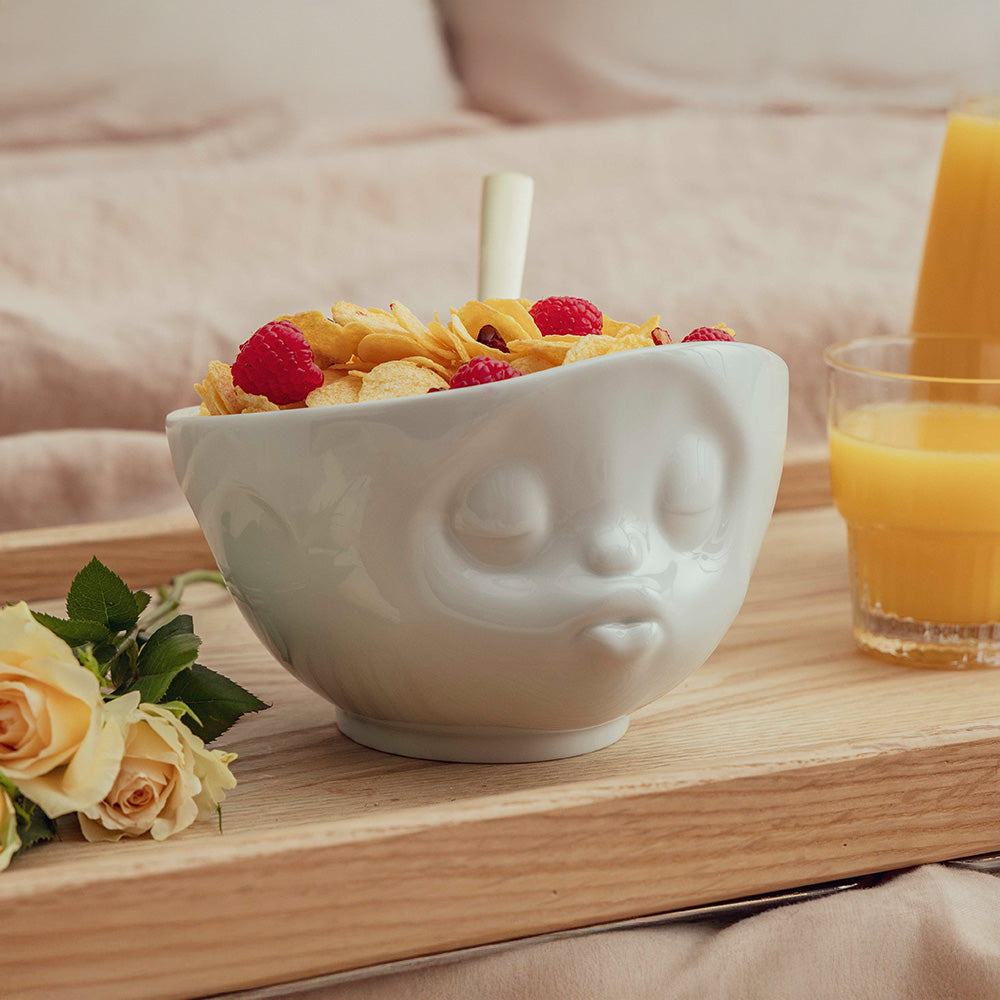 Premium porcelain bowl in white from the porcelain product family of fun dishware by FIFTYEIGHT Products. Offers 16 oz capacity perfect for serving cereal, soup, snacks and much more. Dishwasher and microwave safe bowl featuring a sculpted ‘kissing’ facial expression. Shipped in exclusively designed gift box.