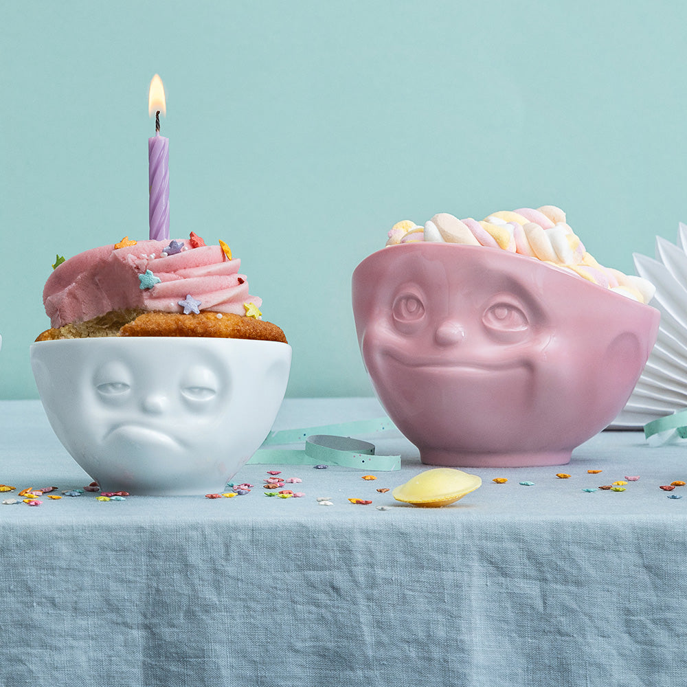 Premium porcelain bowl in pink from the porcelain product family of fun dishware by FIFTYEIGHT Products. Offers 16 oz capacity perfect for serving cereal, soup, snacks and much more. Dishwasher and microwave safe bowl featuring a sculpted ‘dreamy’ facial expression. Shipped in exclusively designed gift box.