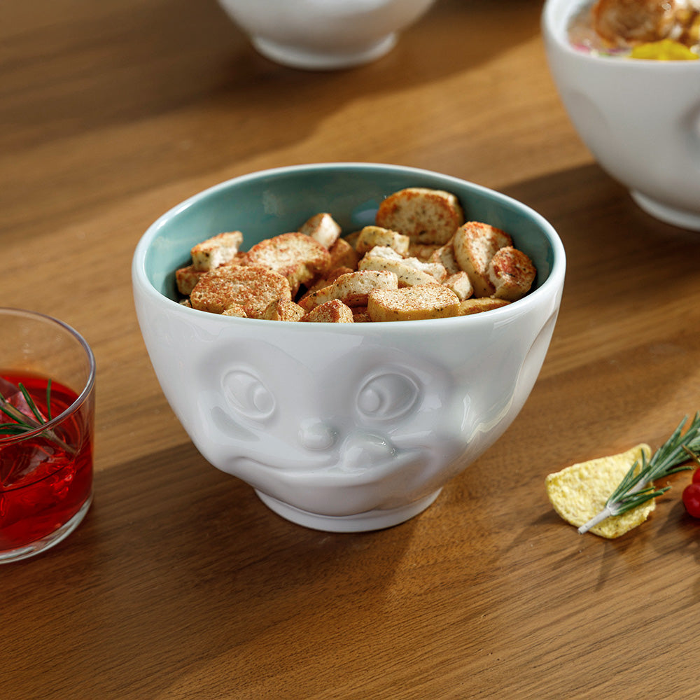 Premium porcelain bowl in white with pine color inside from the porcelain product family by FIFTYEIGHT Products. Offers 16 oz capacity perfect for serving cereal, soup, snacks and much more. Dishwasher and microwave safe bowl featuring a sculpted ‘tasty’ facial expression. Shipped in exclusively designed gift box.