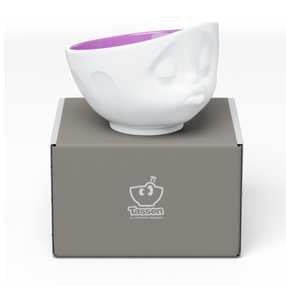 Premium porcelain bowl in white with berry color inside from the porcelain product family by FIFTYEIGHT Products. Offers 16 oz capacity perfect for serving cereal, soup, snacks and much more. Dishwasher and microwave safe bowl featuring a sculpted ‘kissing’ facial expression. Shipped in exclusively designed gift box.