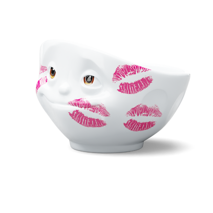 Premium porcelain bowl with colorful accents from TASSEN product family of fun dishware by FIFTYEIGHT Products. Offers 16 oz capacity perfect for serving cereal, soup, snacks and much more. Dishwasher and microwave safe bowl featuring a ‘dreamy’ facial expression and colorful eyes and kiss marks. Shipped in gift box.