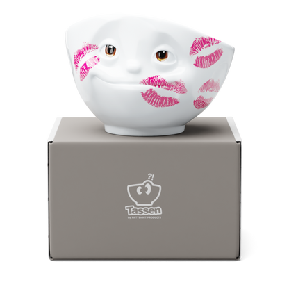 Premium porcelain bowl with colorful accents from TASSEN product family of fun dishware by FIFTYEIGHT Products. Offers 16 oz capacity perfect for serving cereal, soup, snacks and much more. Dishwasher and microwave safe bowl featuring a ‘dreamy’ facial expression and colorful eyes and kiss marks. Shipped in gift box.