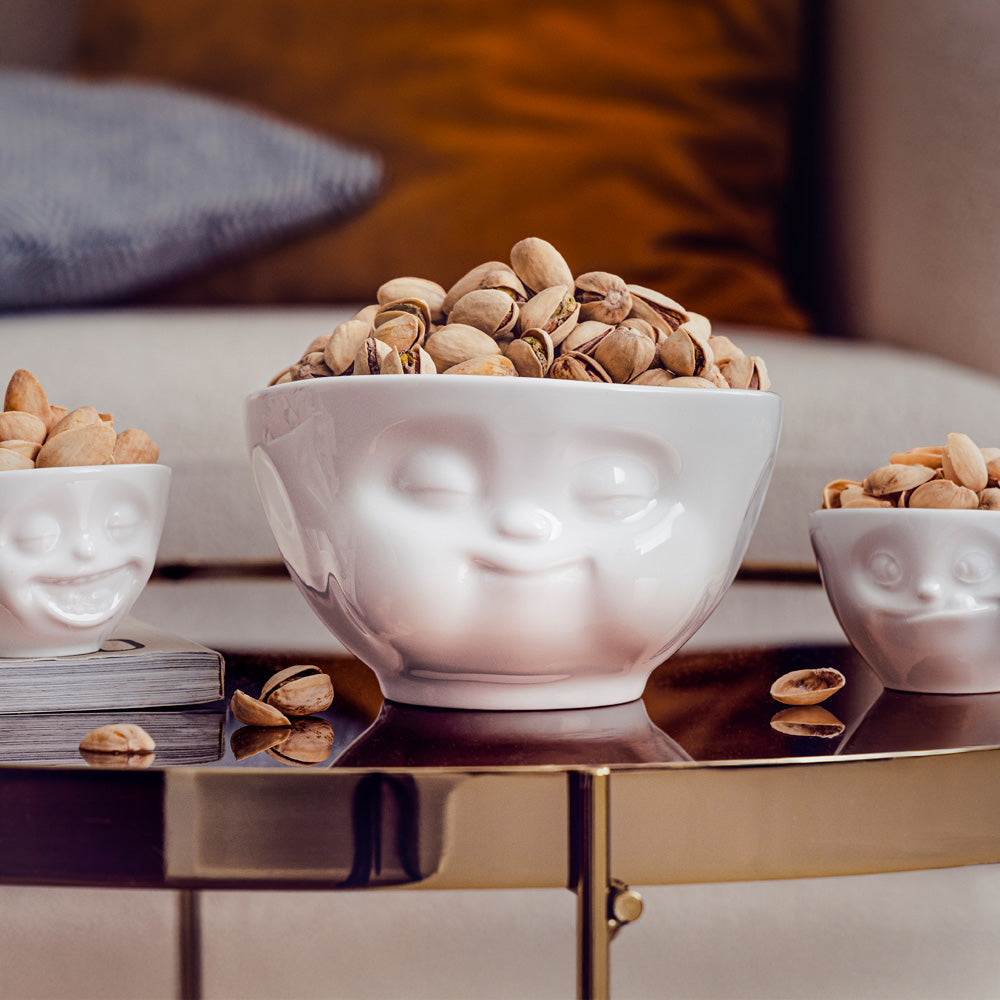 Premium porcelain bowl in white from the porcelain product family by FIFTYEIGHT Products. Offers 16 oz capacity perfect for serving cereal, soup, snacks and much more. Dishwasher and microwave safe bowl featuring a sculpted ‘munching’ facial expression. Shipped in exclusively designed gift box.