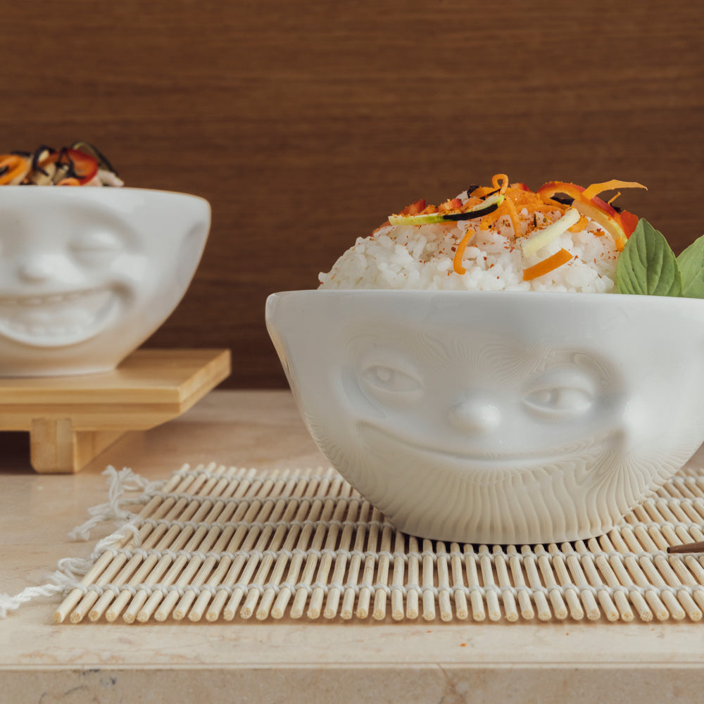 Premium porcelain bowl in white from the porcelain product family of fun dishware by FIFTYEIGHT Products. Offers 11 oz capacity perfect for serving ice cream to tapas, nuts and hearty dips. Dishwasher and microwave safe bowl featuring a sculpted ‘grinning’ facial expression. Shipped in exclusively designed gift box.