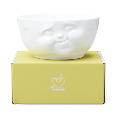Extra big porcelain bowl in white from the porcelain product family of fun dishware by FIFTYEIGHT Products. Offers 87.5 oz capacity for serving salads, sides, stew, chili, chips, and more. Dishwasher and microwave safe bowl featuring a sculpted ‘munching’ facial expression. Shipped in exclusively designed gift box.